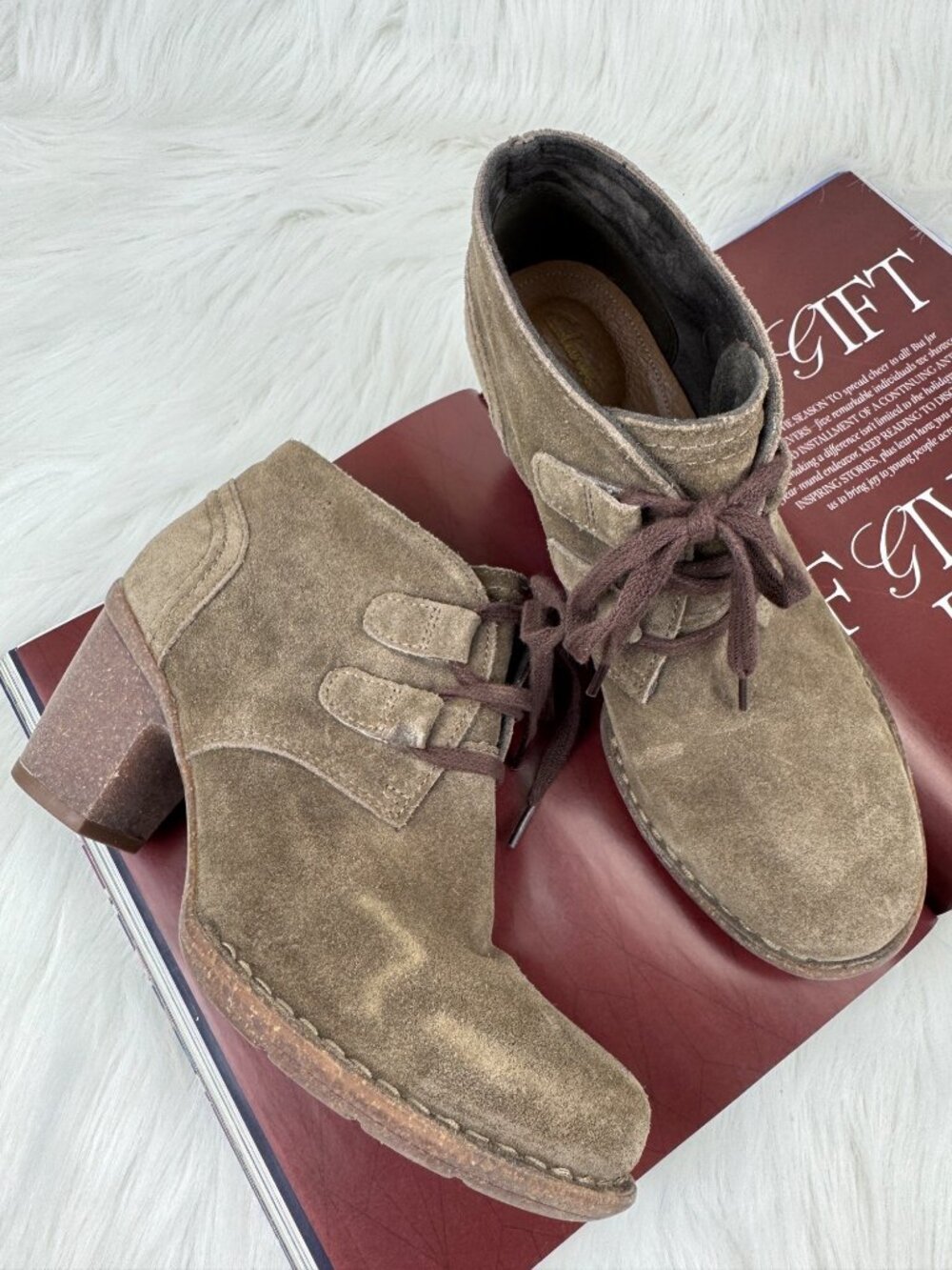 NWOT Clarks Artisan Carleta Lyon Suede Ankle Bootie Boots 7.5W Taupe Block Heel